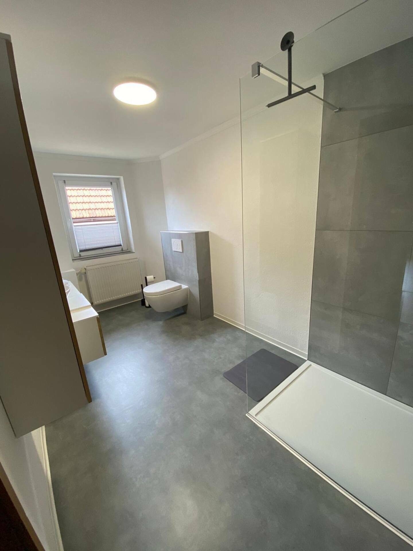 Badezimmer mit begehbarer Dusche